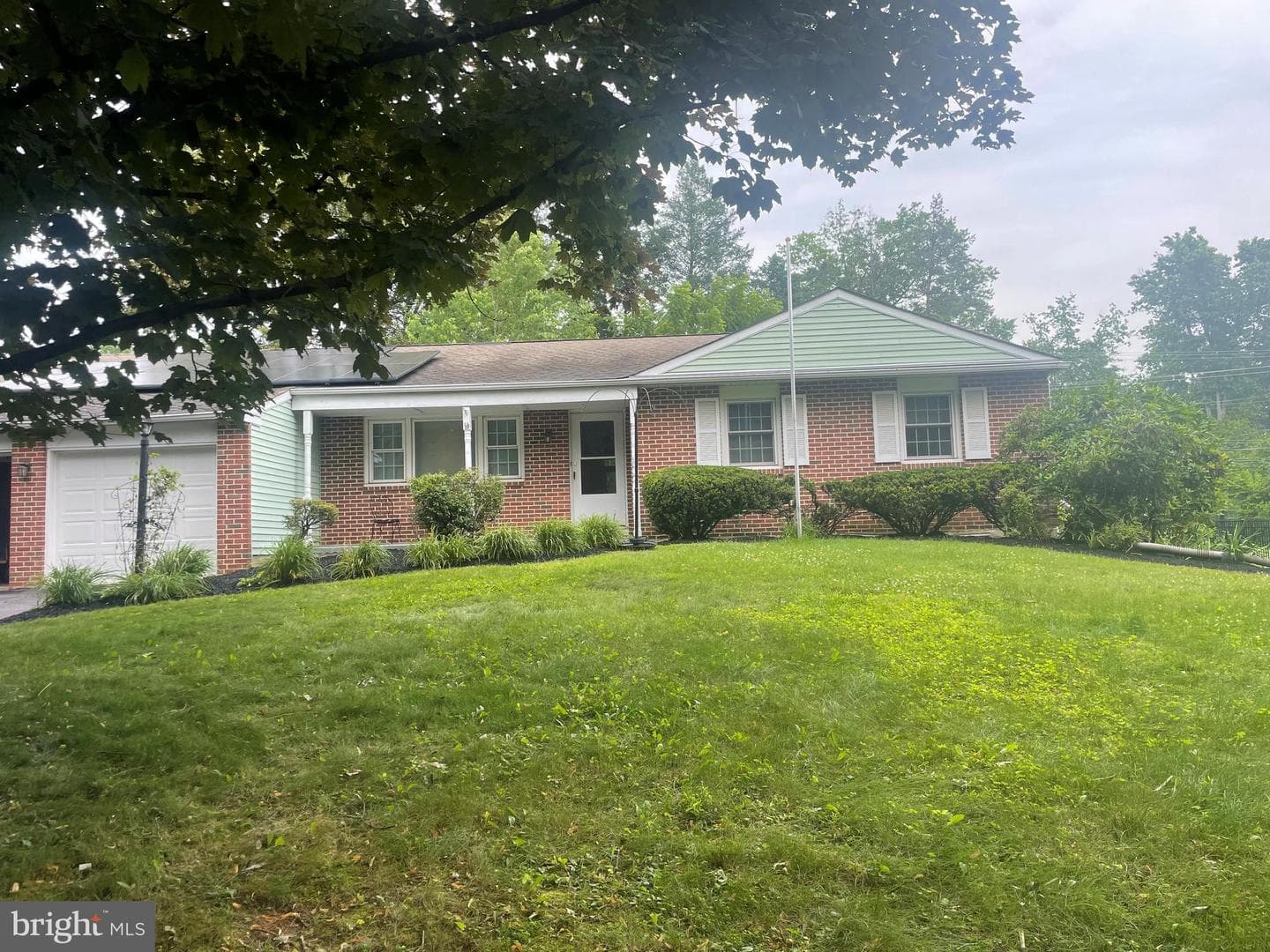752 Gordon Drive photo 1