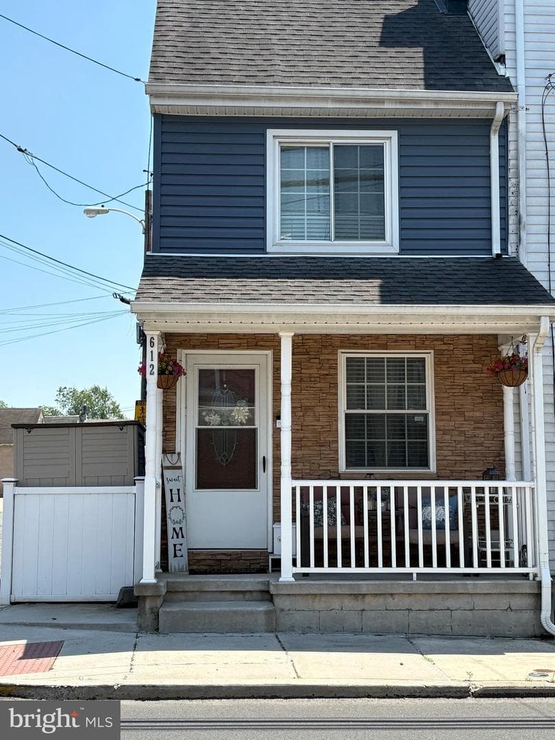 612 Pond Street photo 1