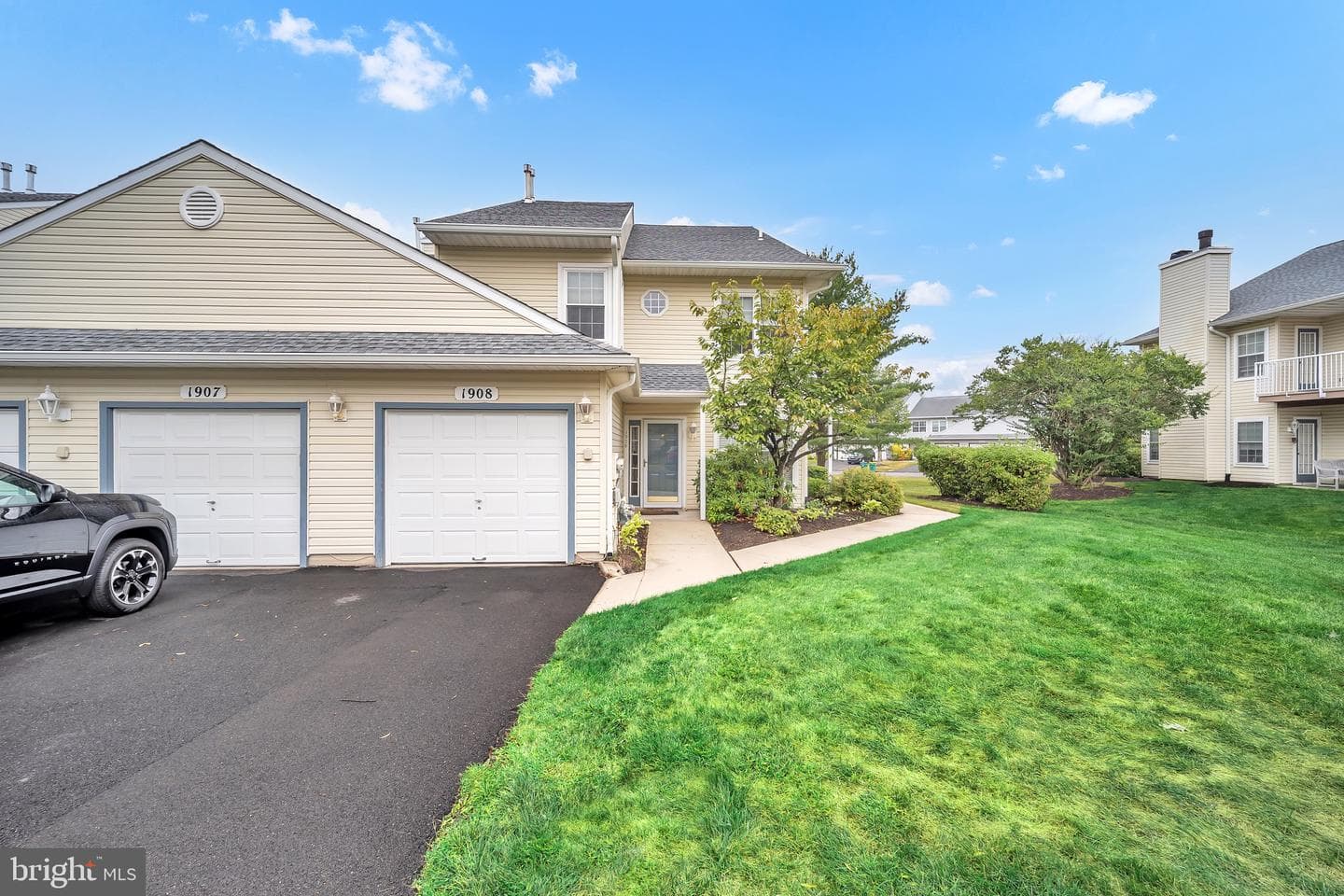 1908 Lynbrooke Drive photo 1