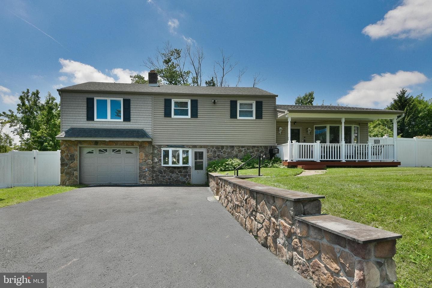 51 Lewis Street photo 1