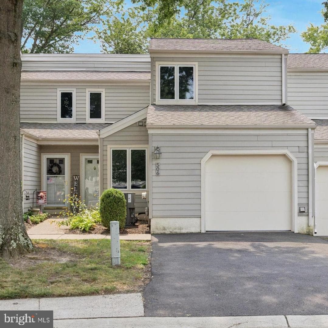 506 Portsmouth Court photo 1