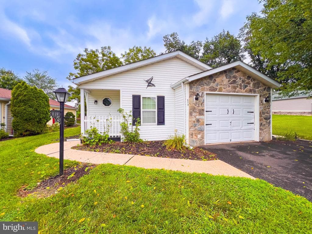 629 Sassafrass Court photo 1