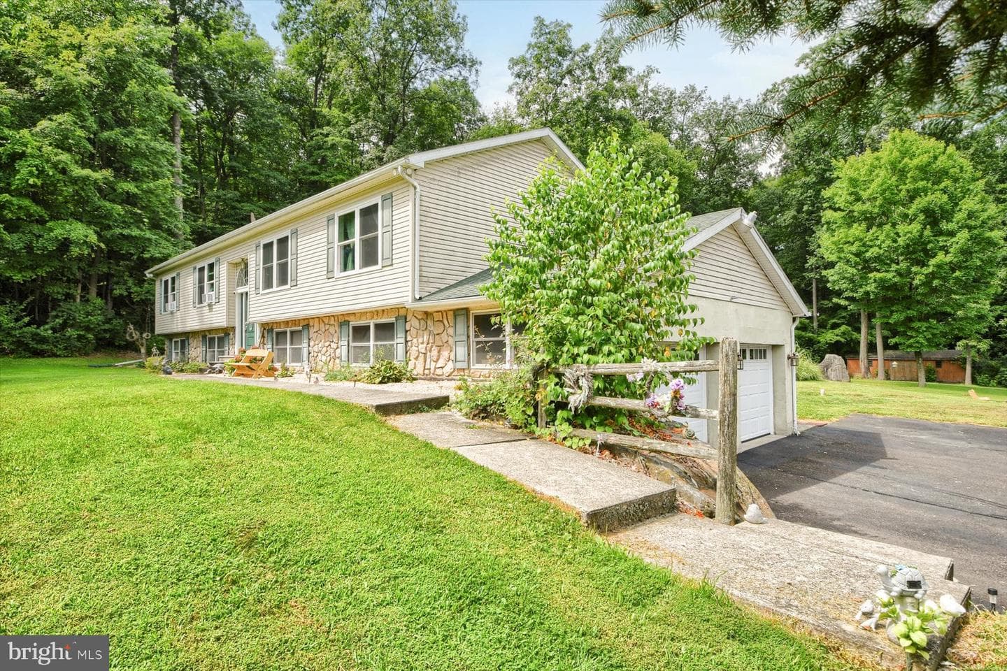 1021 Anna Lane photo 1