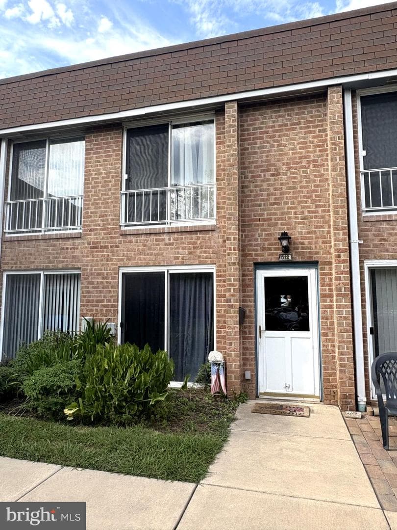 512 Germantown Court photo 1