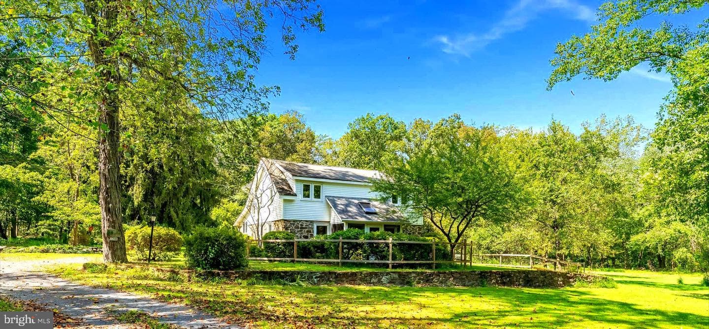 128 Perry Auger Road photo 1
