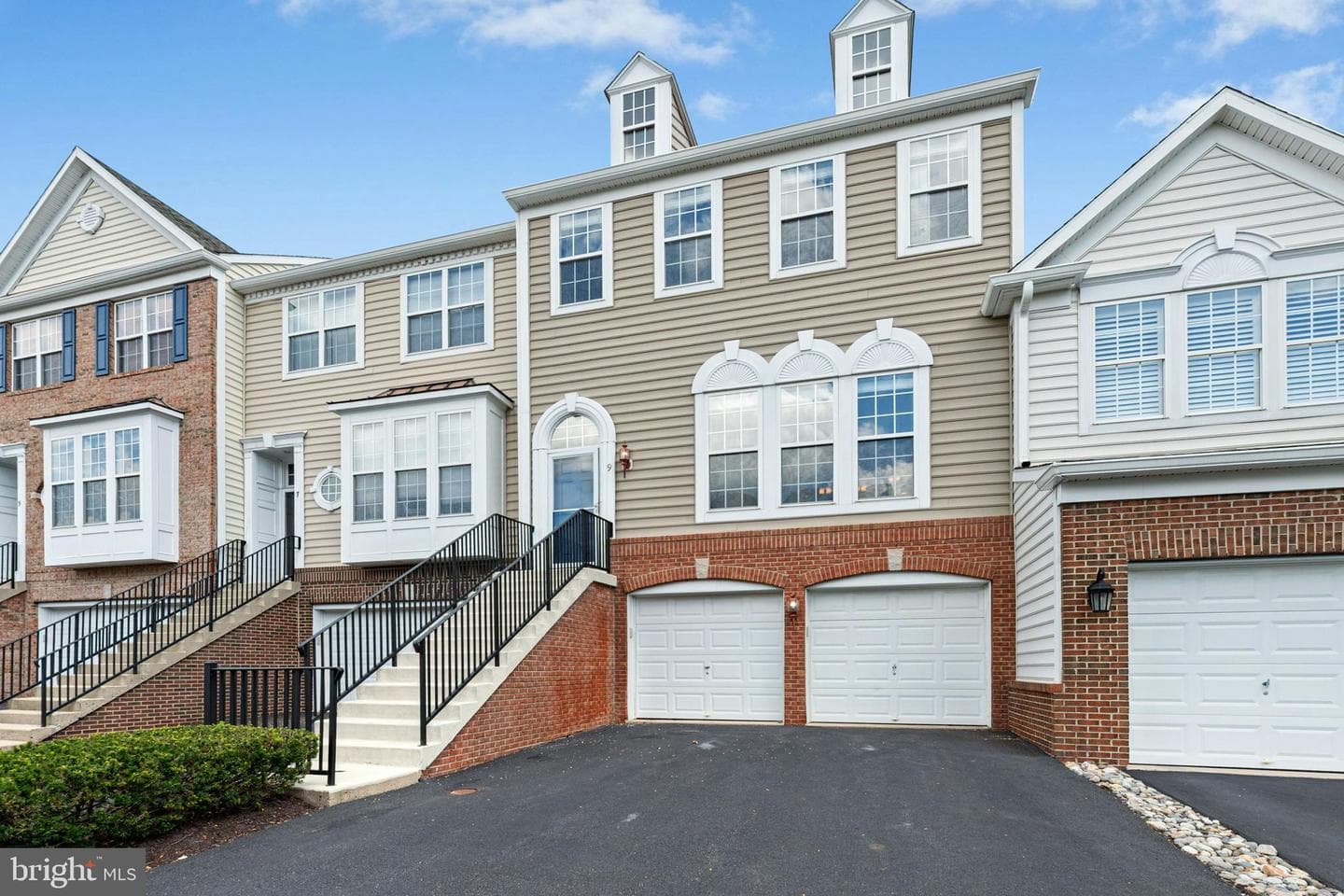 9 Cornerstone Court photo 1