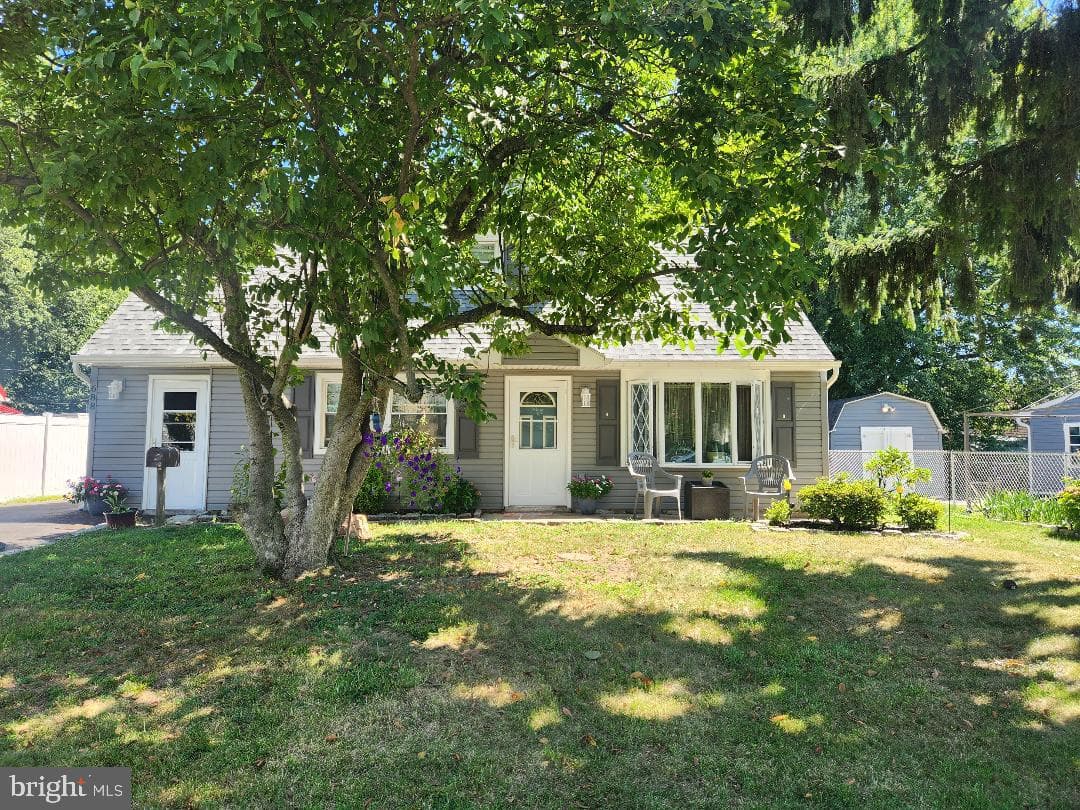688 Carlisle Drive photo 1