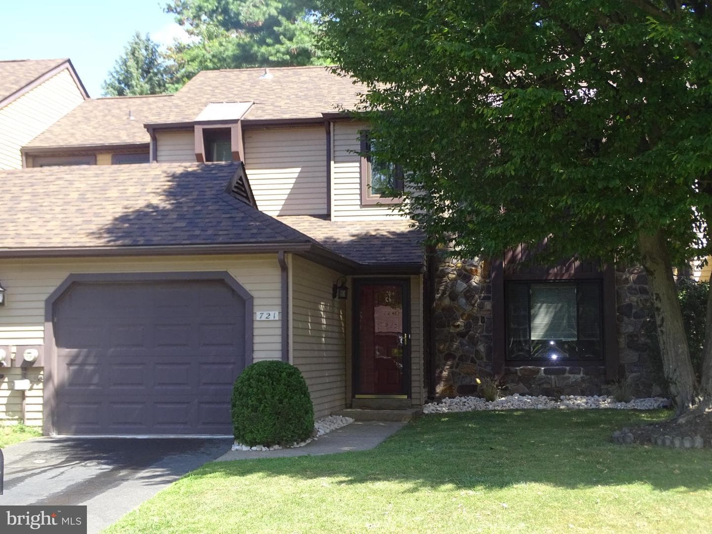 721 Grantham Court photo 1