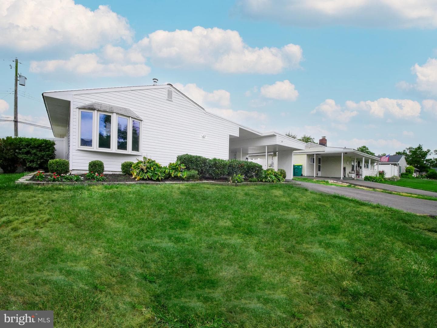 69 Tulip Lane photo 1