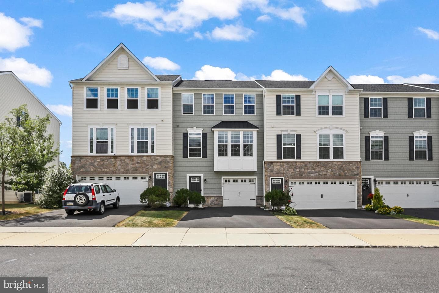 318 Pin Oak Lane photo 1