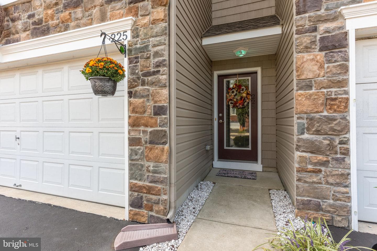 225 Saddlebrook Drive photo 1