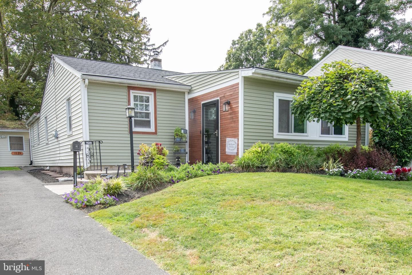 1128 Hilton Avenue photo 1