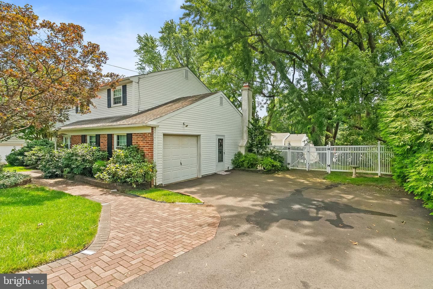 13 Plymouth Lane photo 1