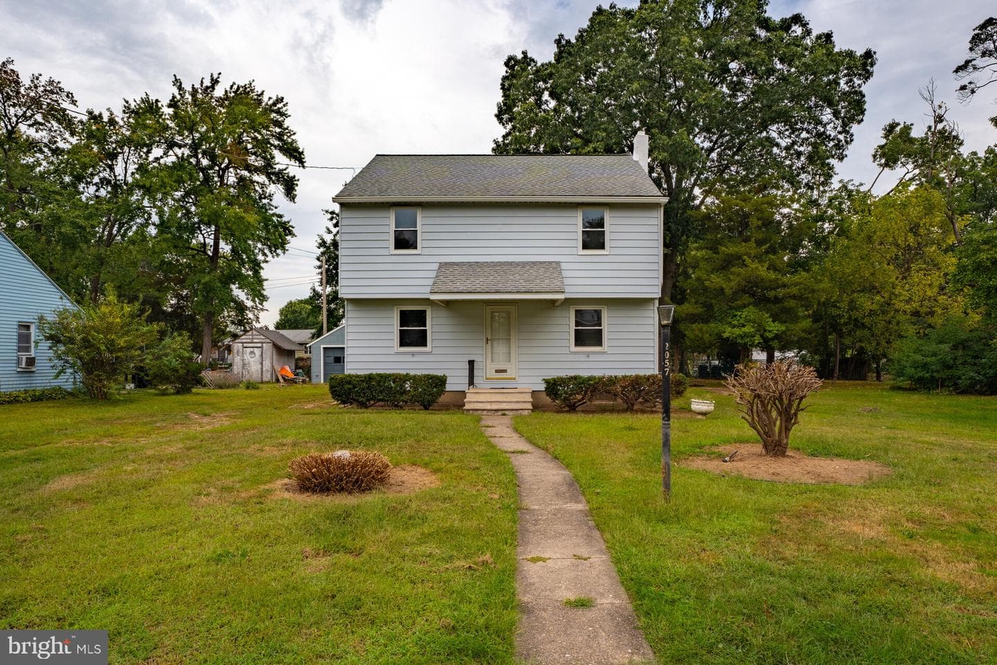 2057 Garfield Avenue photo 1