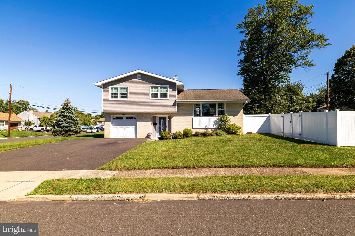 1277 Beverly Road photo 1