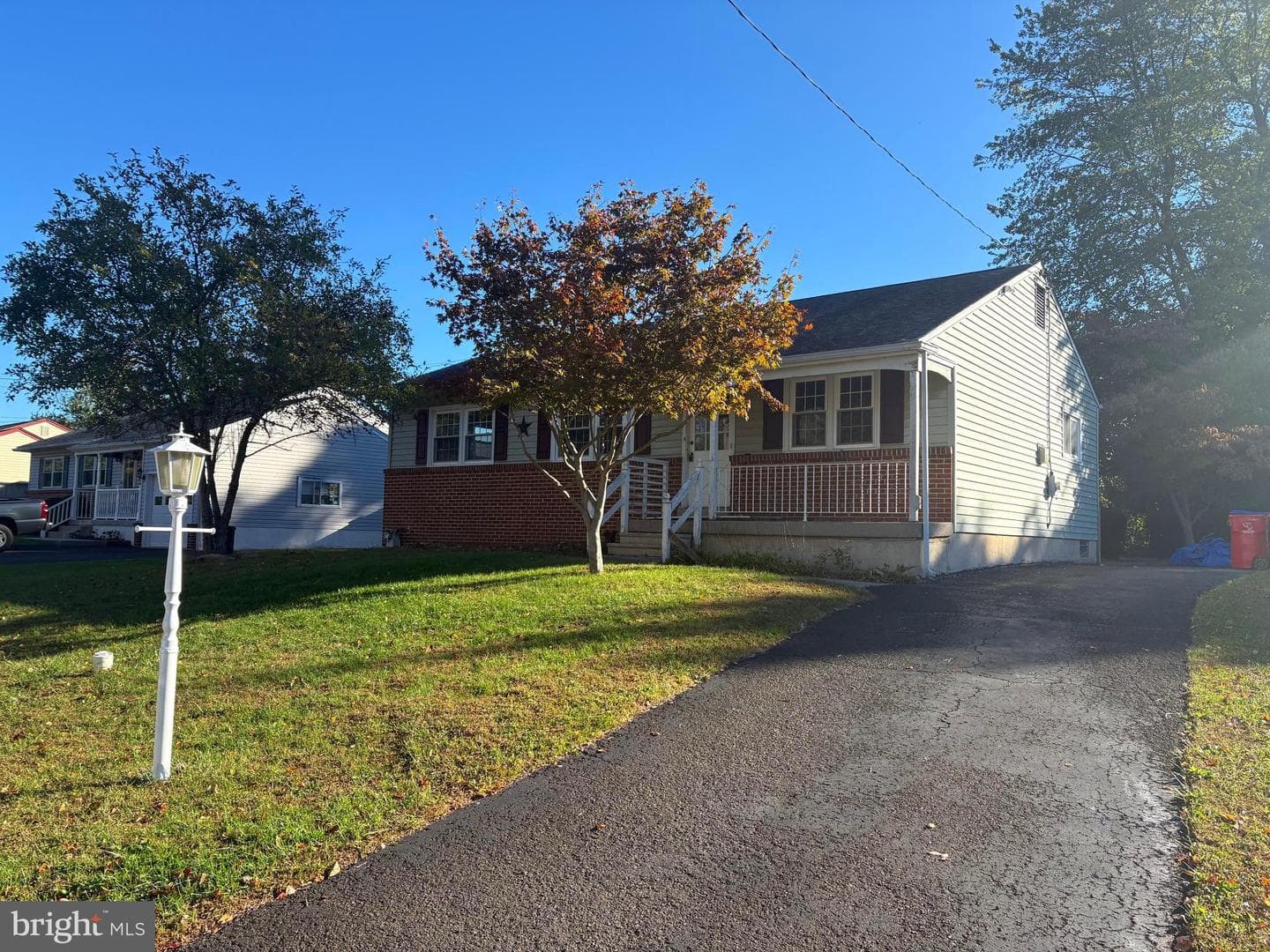 1127 Oak Leaf Lane photo 1