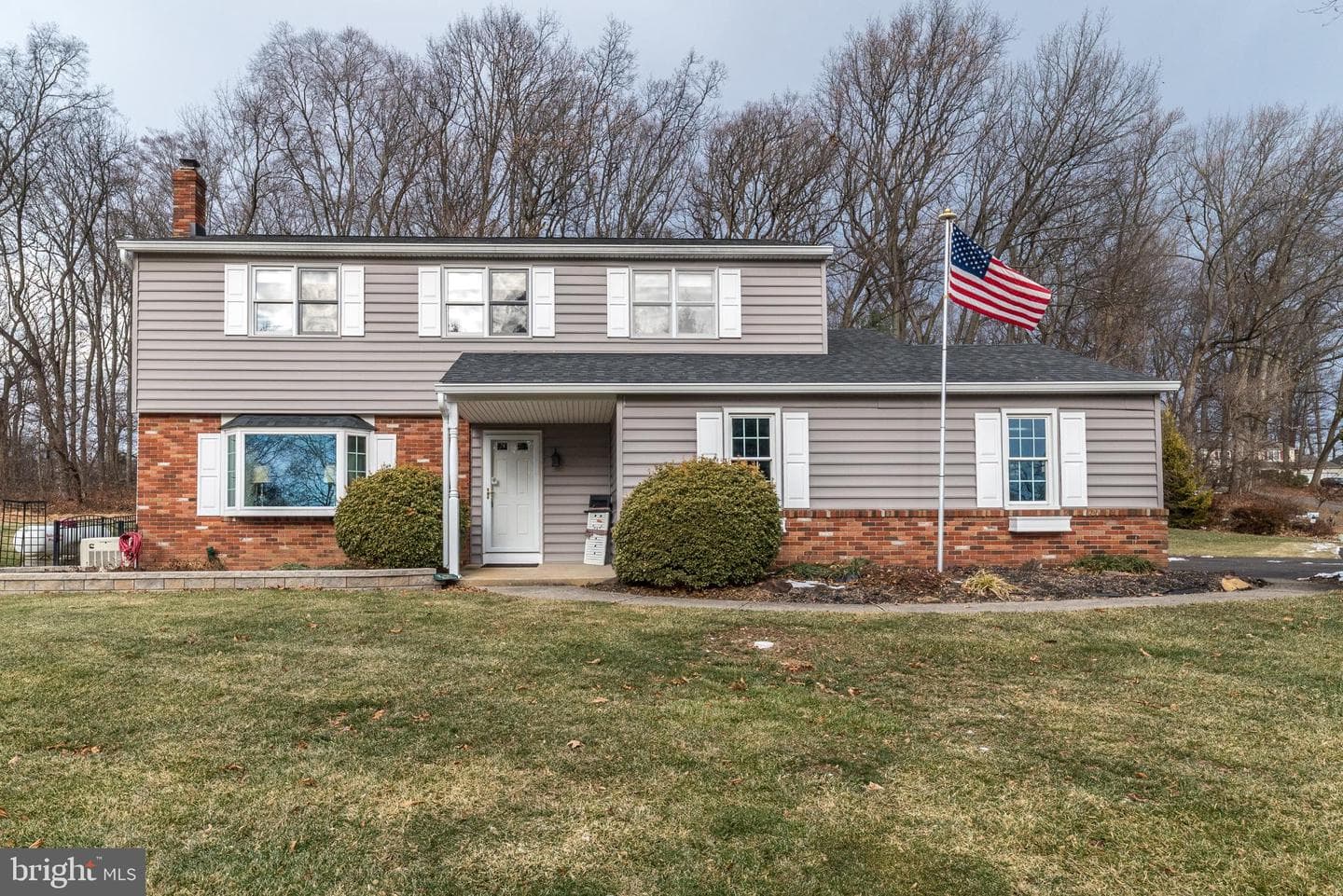 4672 Woodfield Circle photo 1