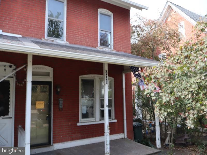 604 W Walnut Street photo 1