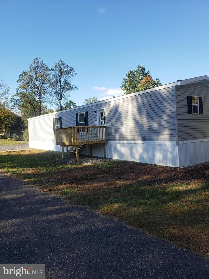 344 Apple Drive photo 1