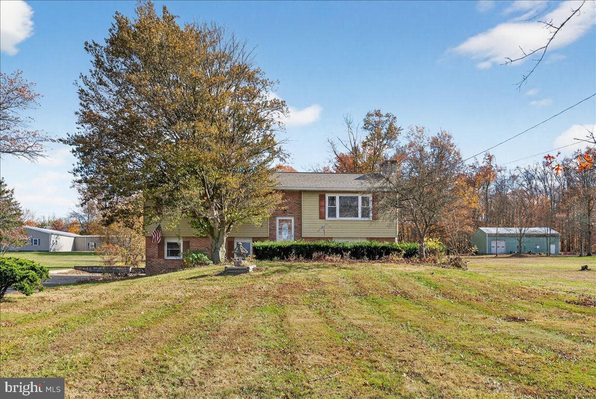 161 Maple Avenue photo 1