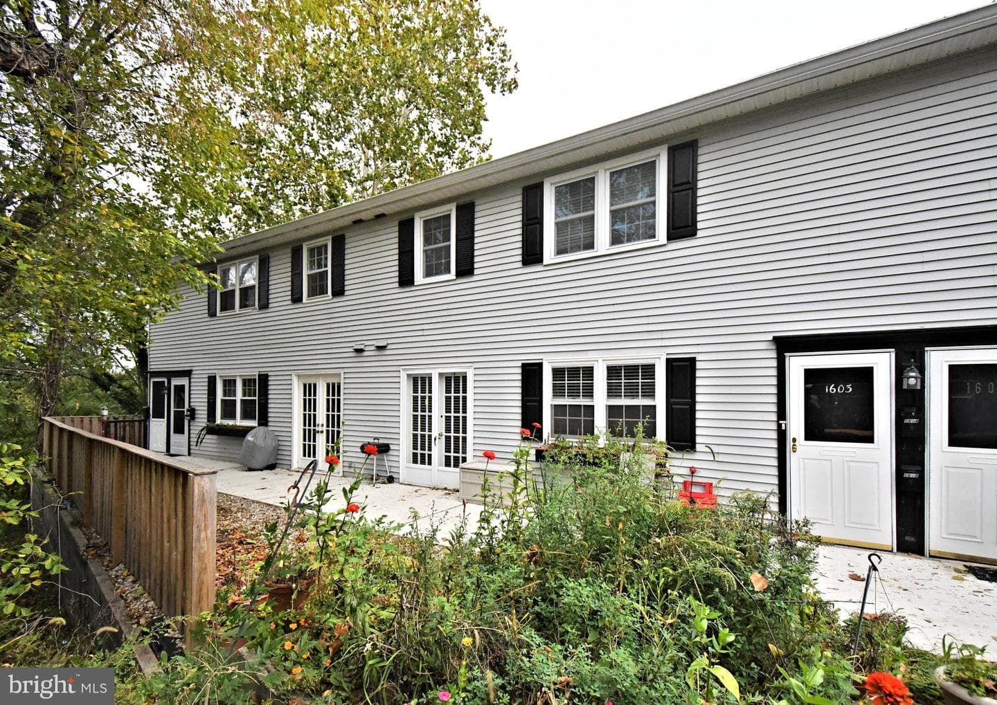 1603 Yardley Cmns photo 1