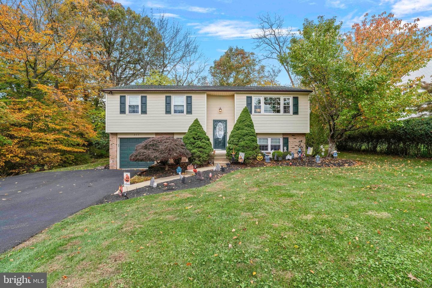 245 Hampshire Drive photo 1