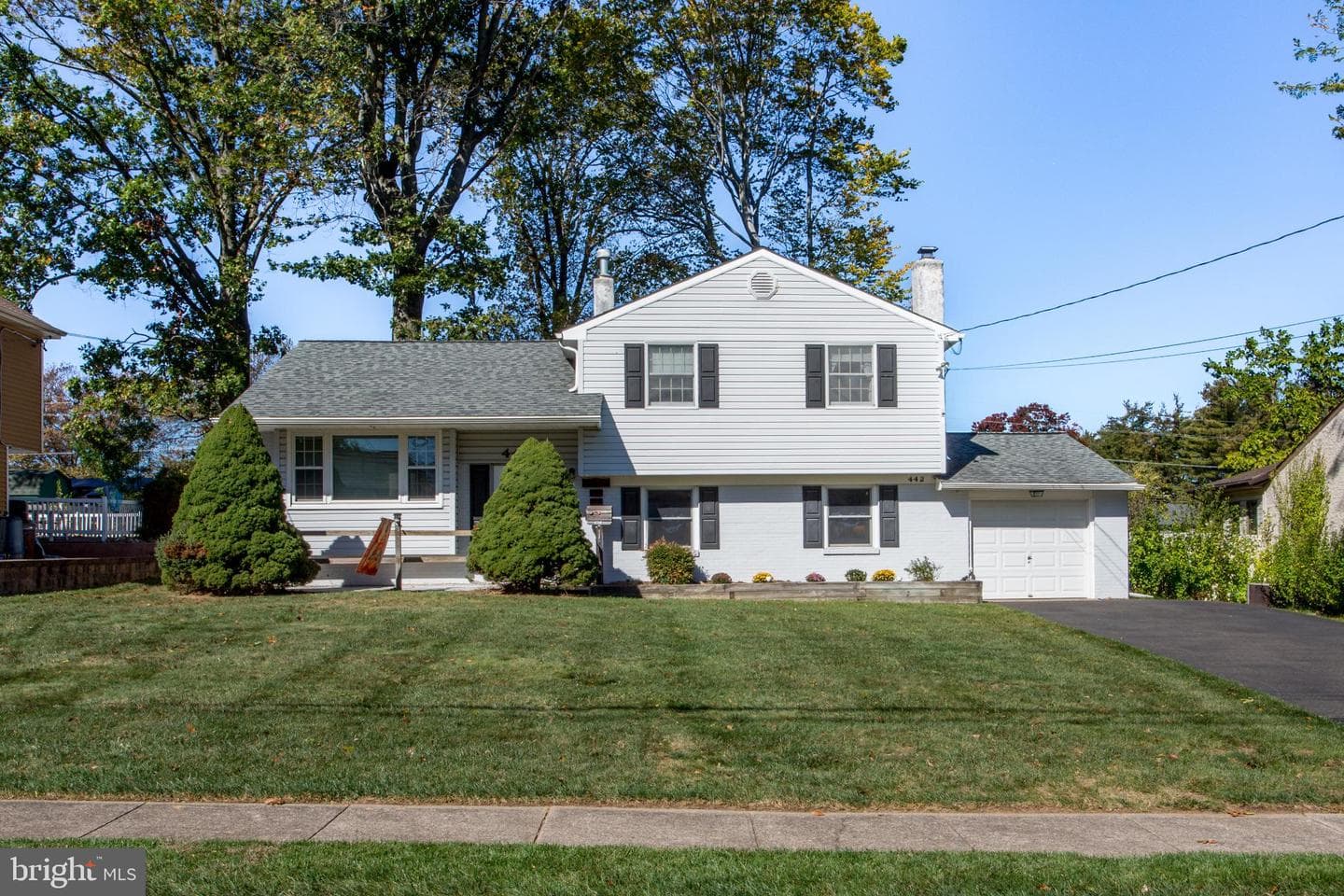 442 Acorn Drive photo 1