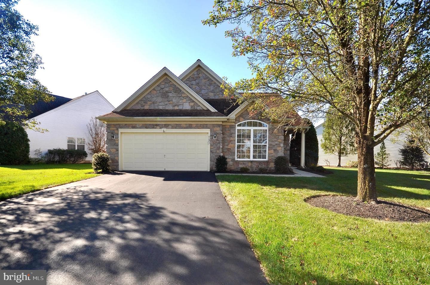 753 S Settlers Circle photo 1