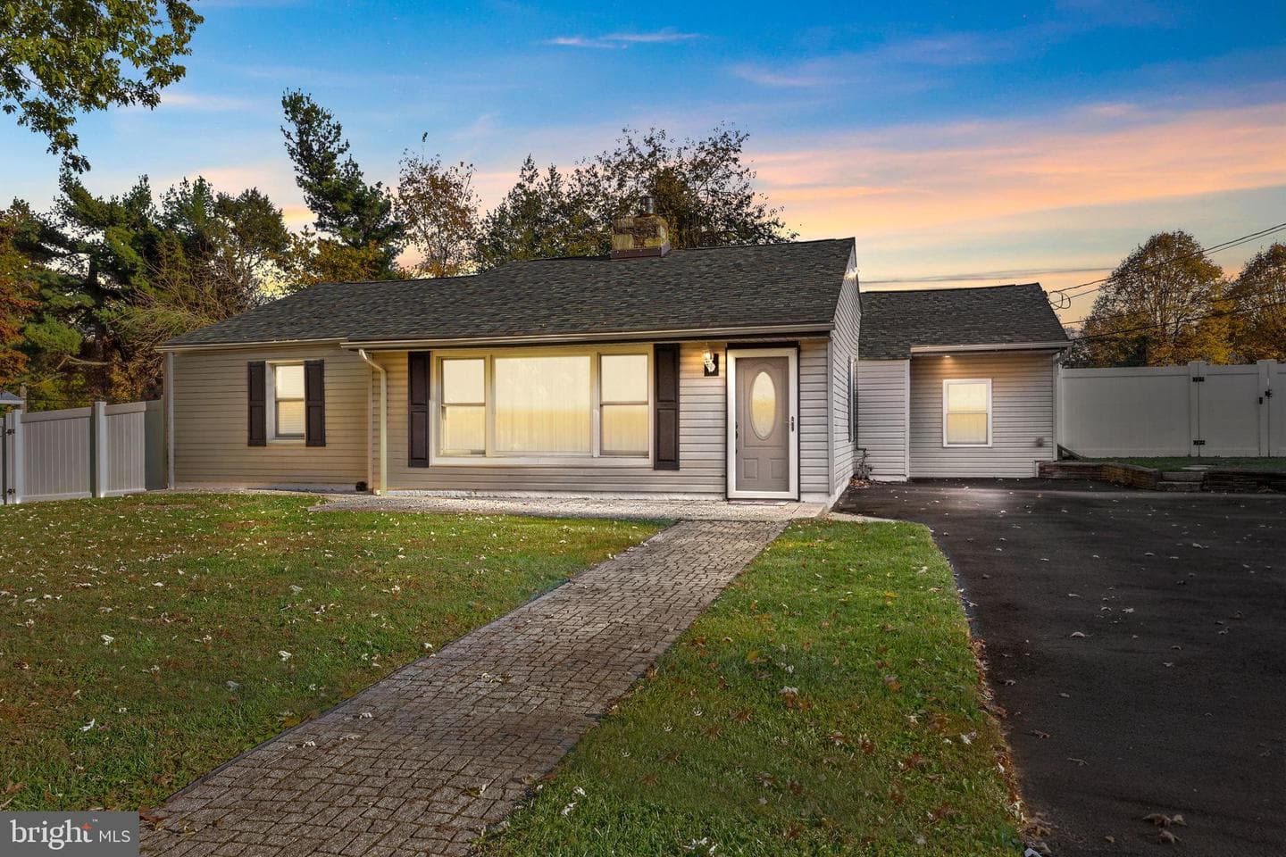 11 Hilltop Road photo 1