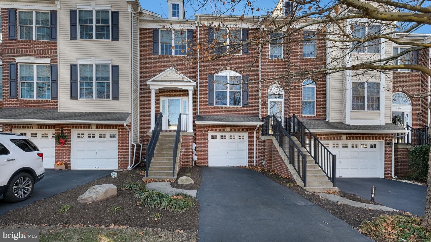 2372 Dorchester Street W #W photo 1
