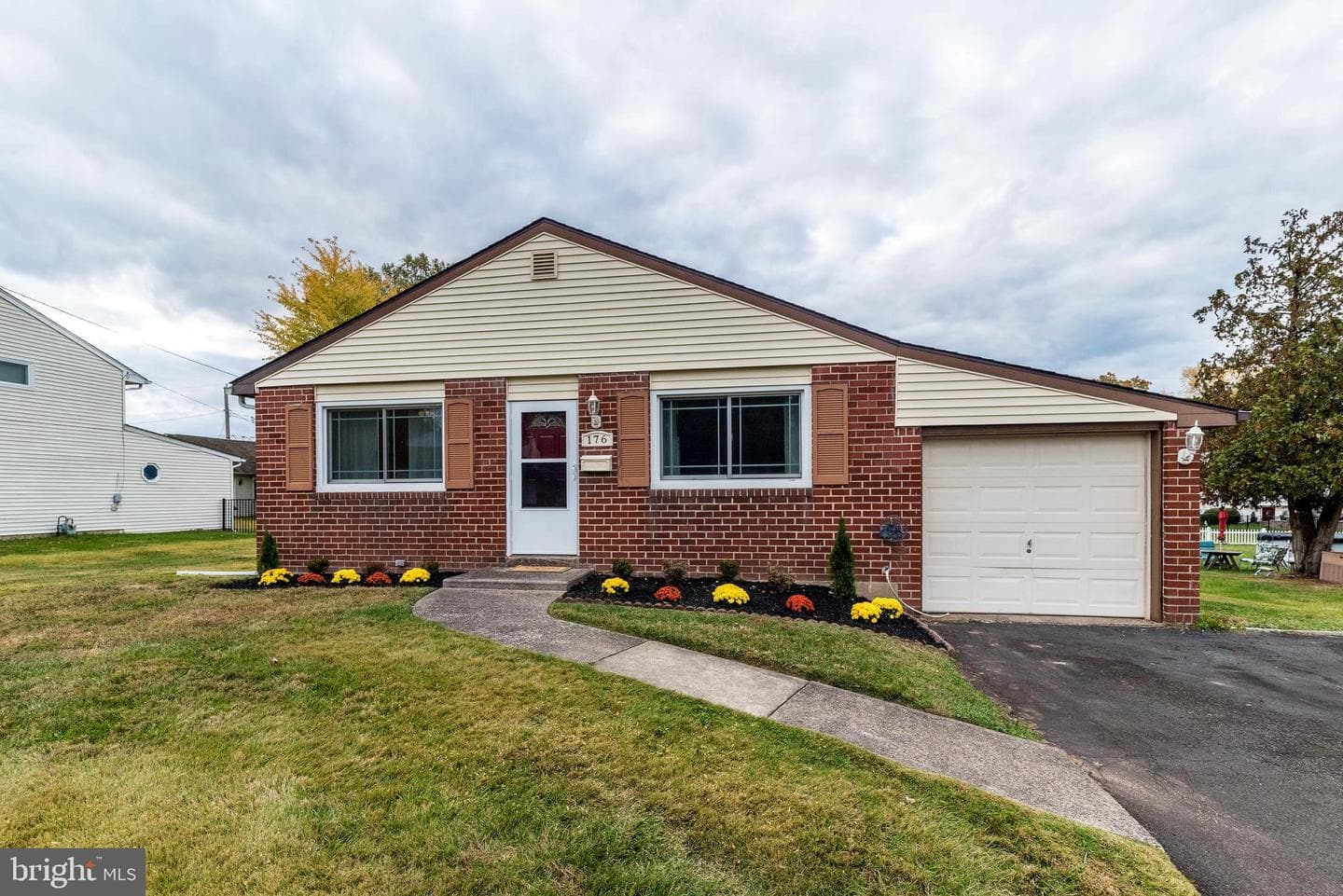 176 Westbury Drive photo 1