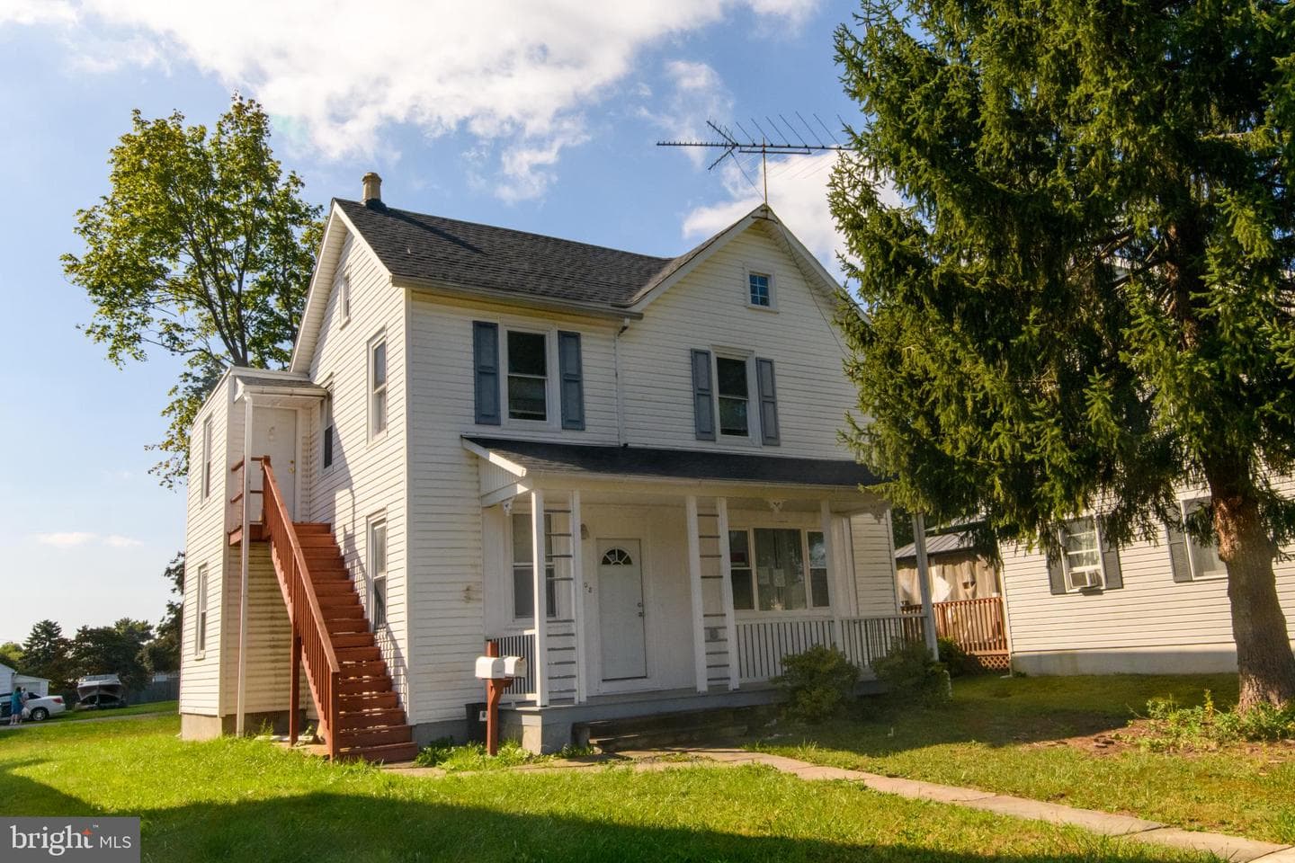 908 Juniper Street photo 1