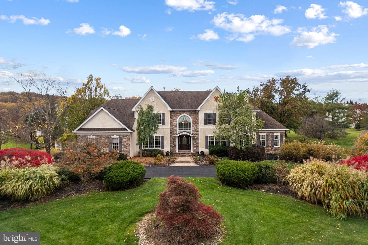 63 Woodside Lane photo 1