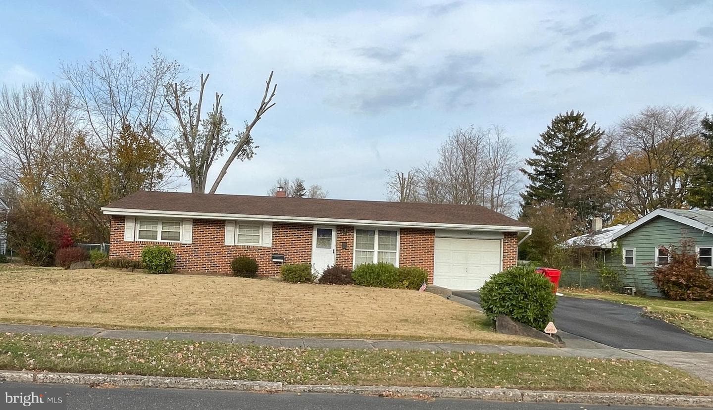 1421 Bradley Lane photo 1