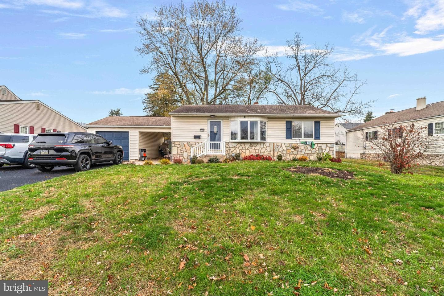 216 Wellington Drive photo 1