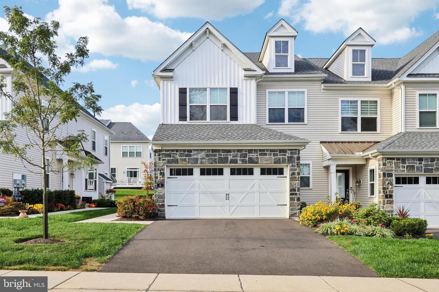 8 Lacey Lane photo 1