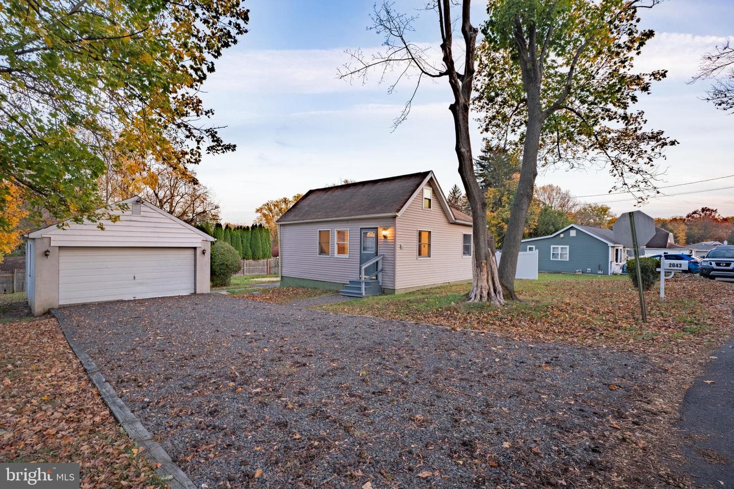 2043 Oakford Avenue photo 1