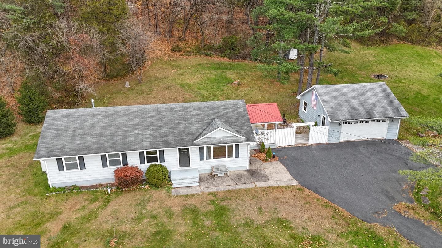 8979 Easton Road photo 1