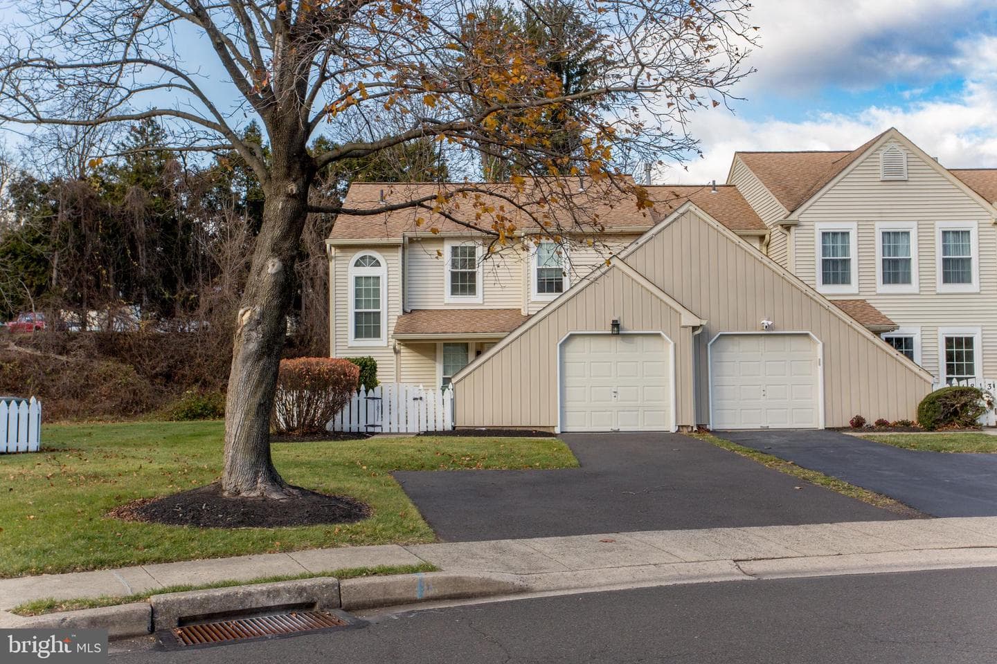 1811 Hennessy Drive photo 1