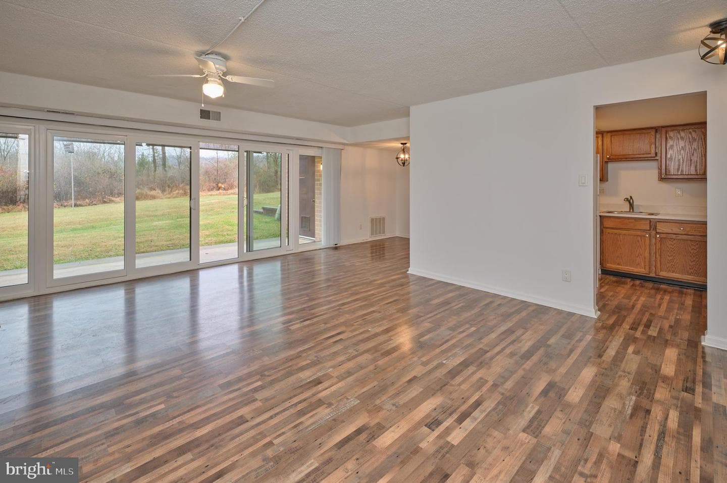 22 Hermitage Drive photo 1
