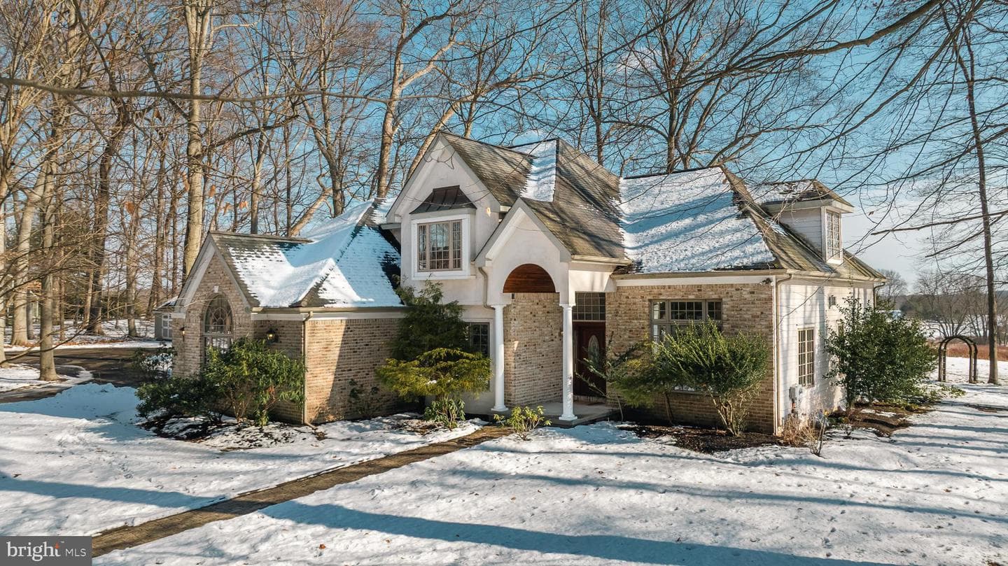 137 Wells Road photo 1