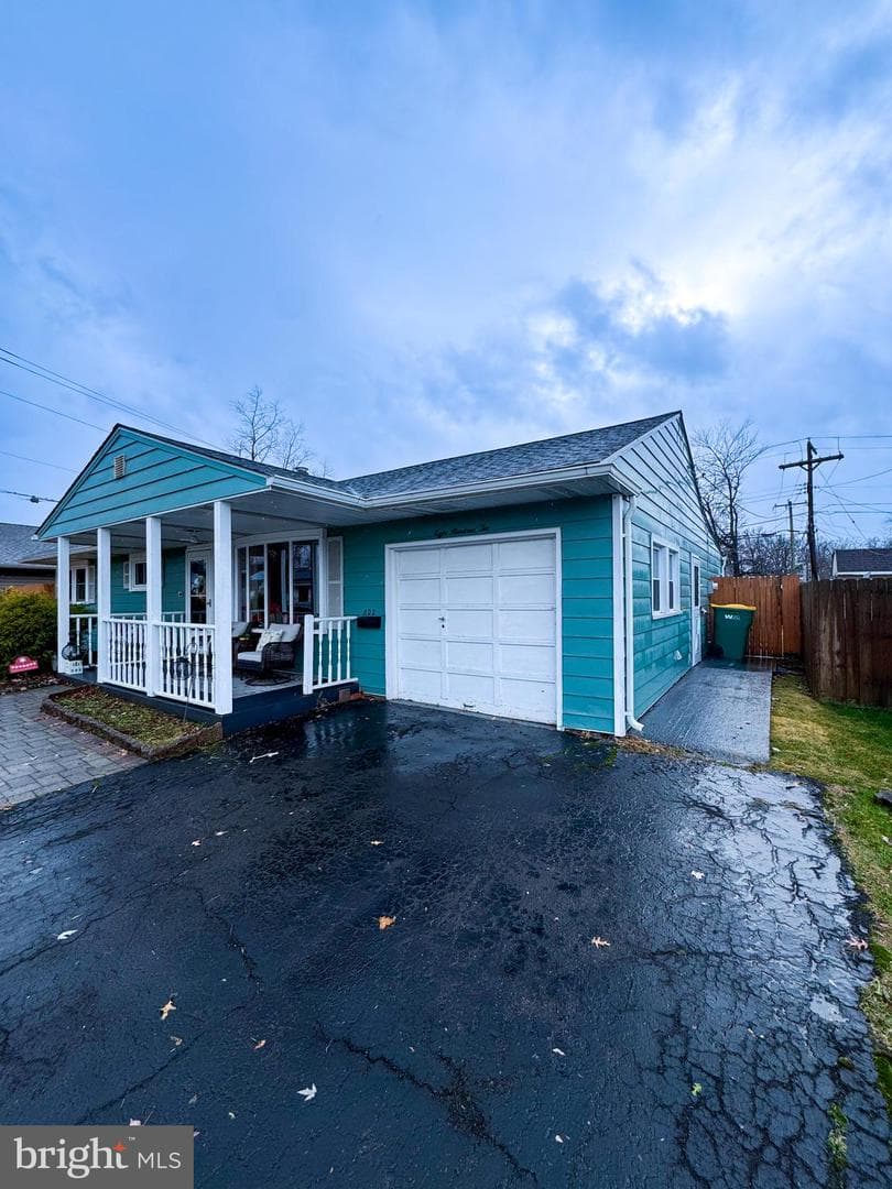 802 Dunbury Road photo 1