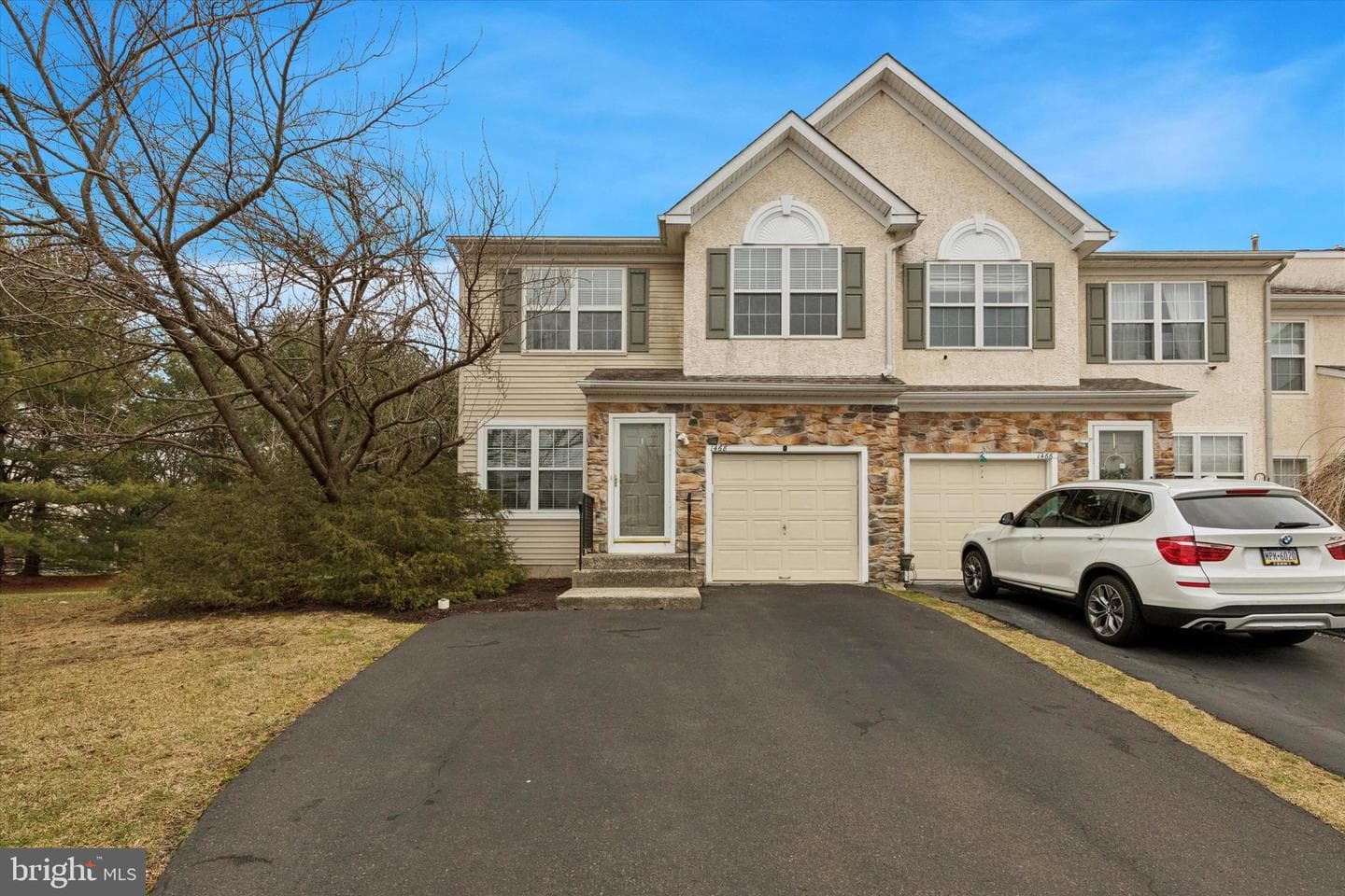 1468 Sweetbriar Drive photo 1