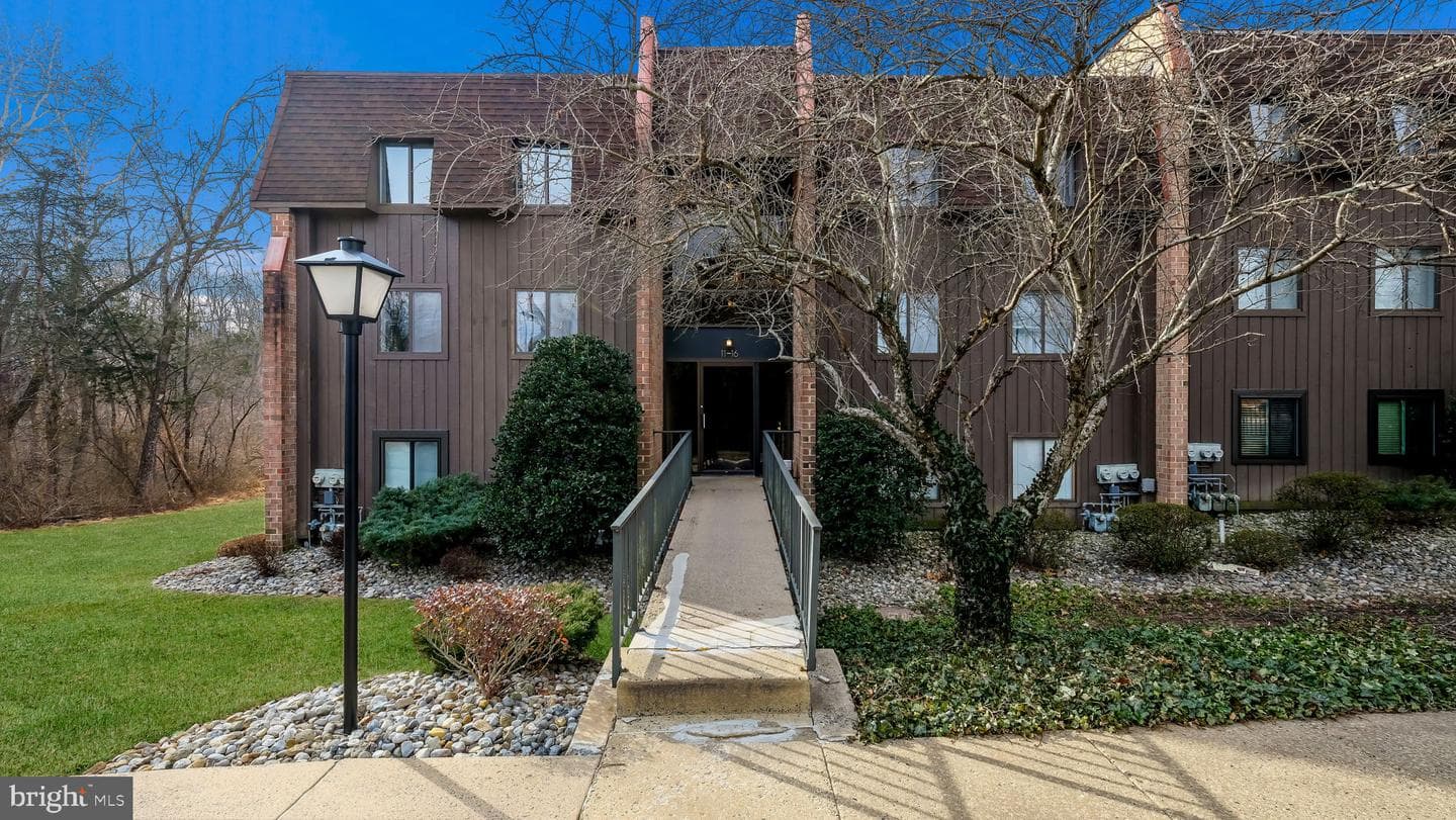 13 Hermitage Drive photo 1