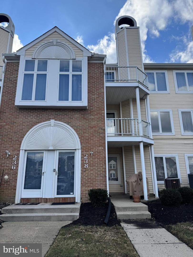 238 Colette Court photo 1