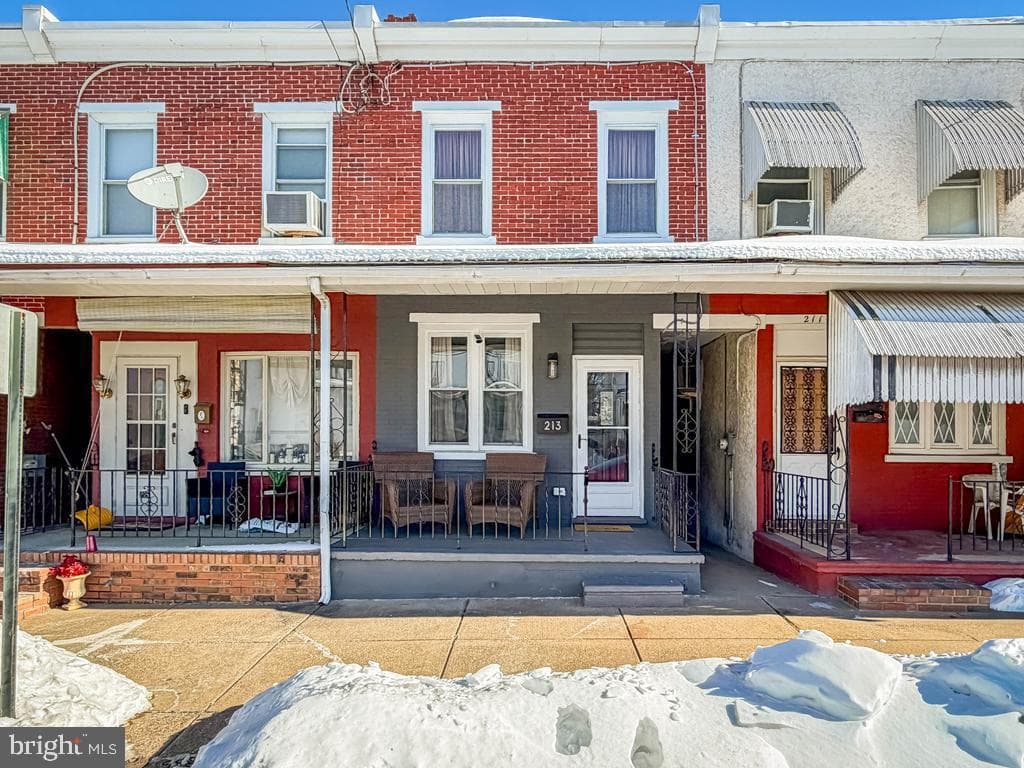213 New Brook Street photo 1