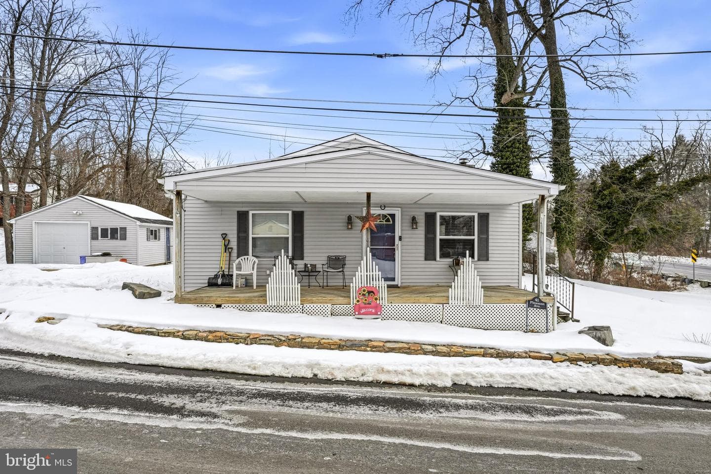 41 Pleasant Avenue photo 1