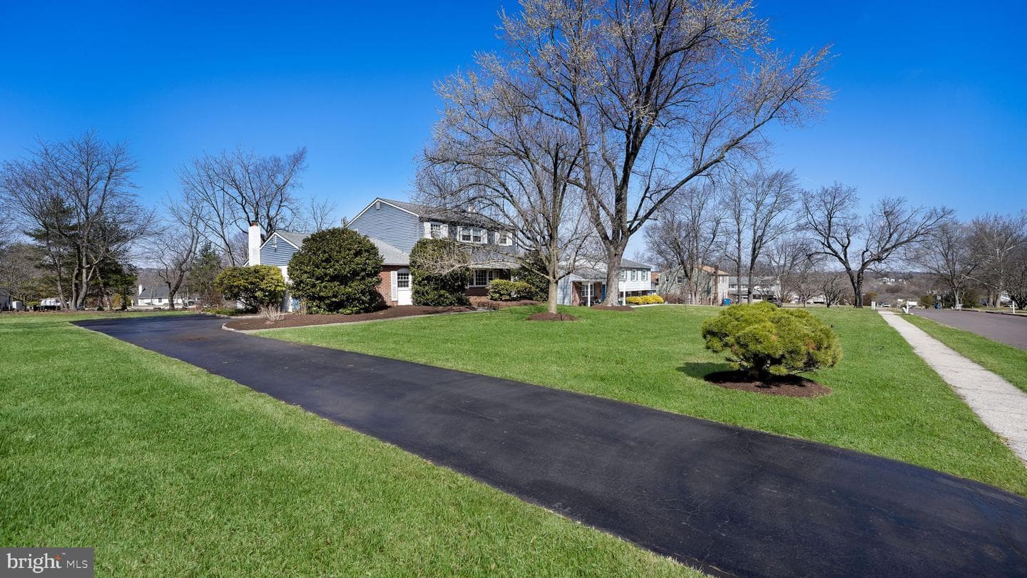 50 Hickory Lane photo 1