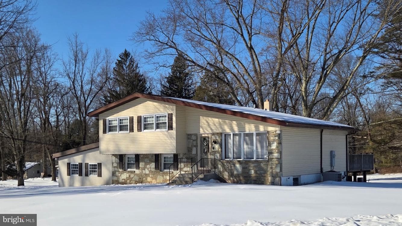 84 Upland Drive photo 1