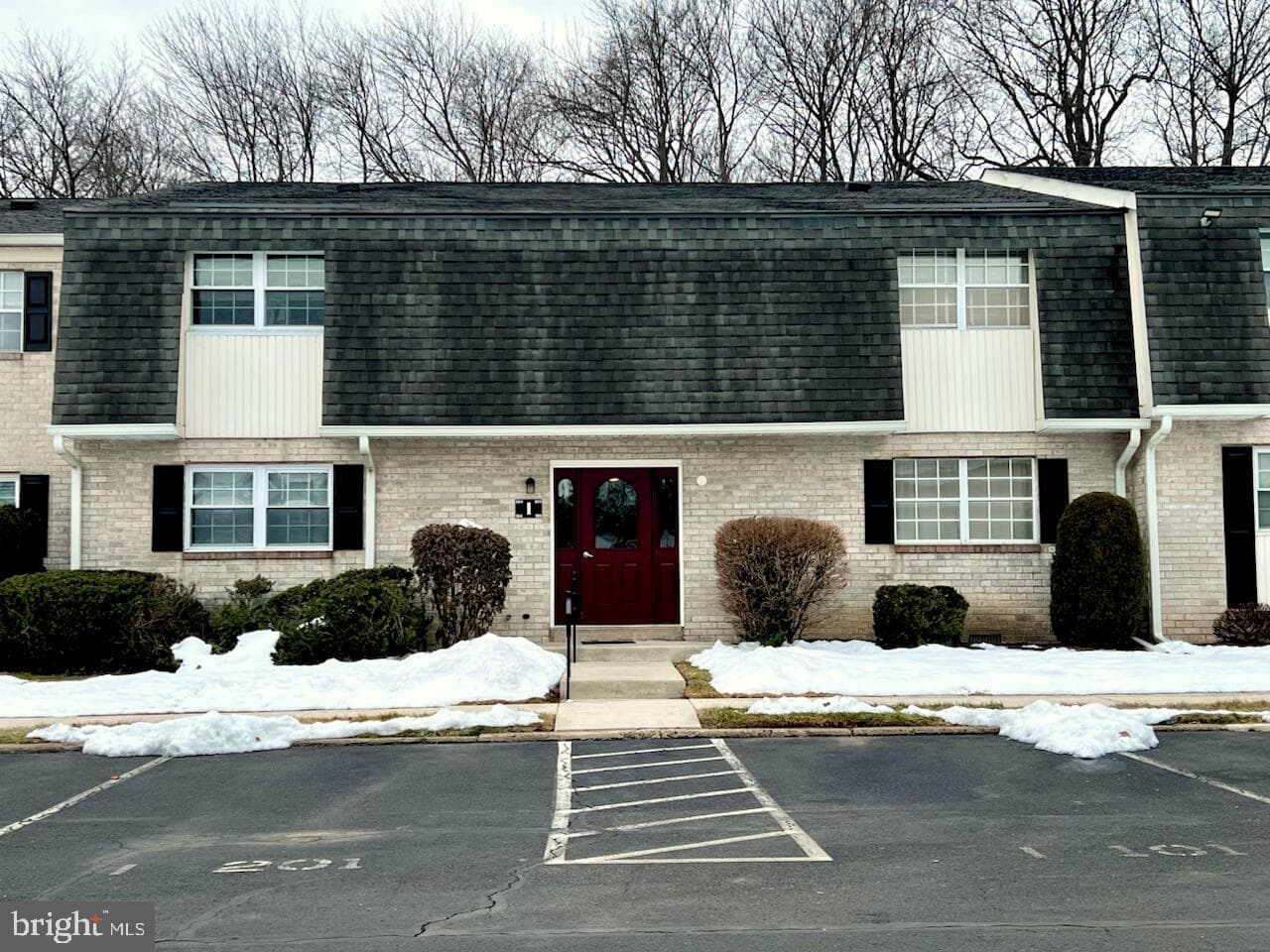 204 Hampton Crossing photo 1